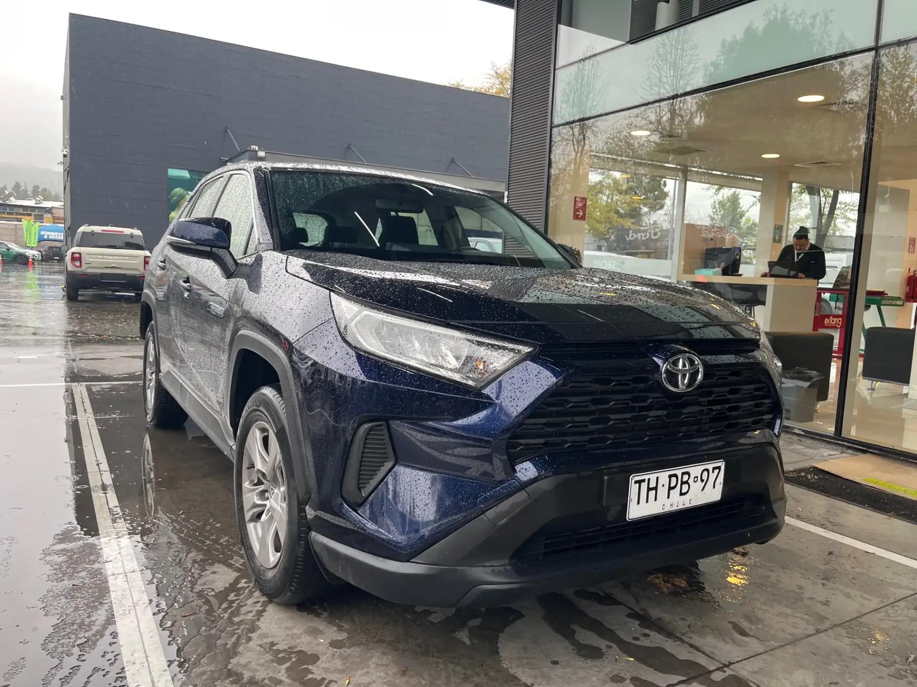 Station Wagon Toyota Rav 4