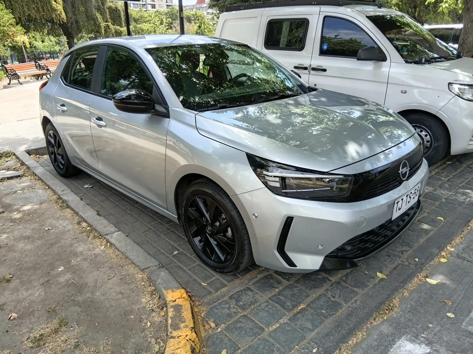 Automovil Opel Corsa