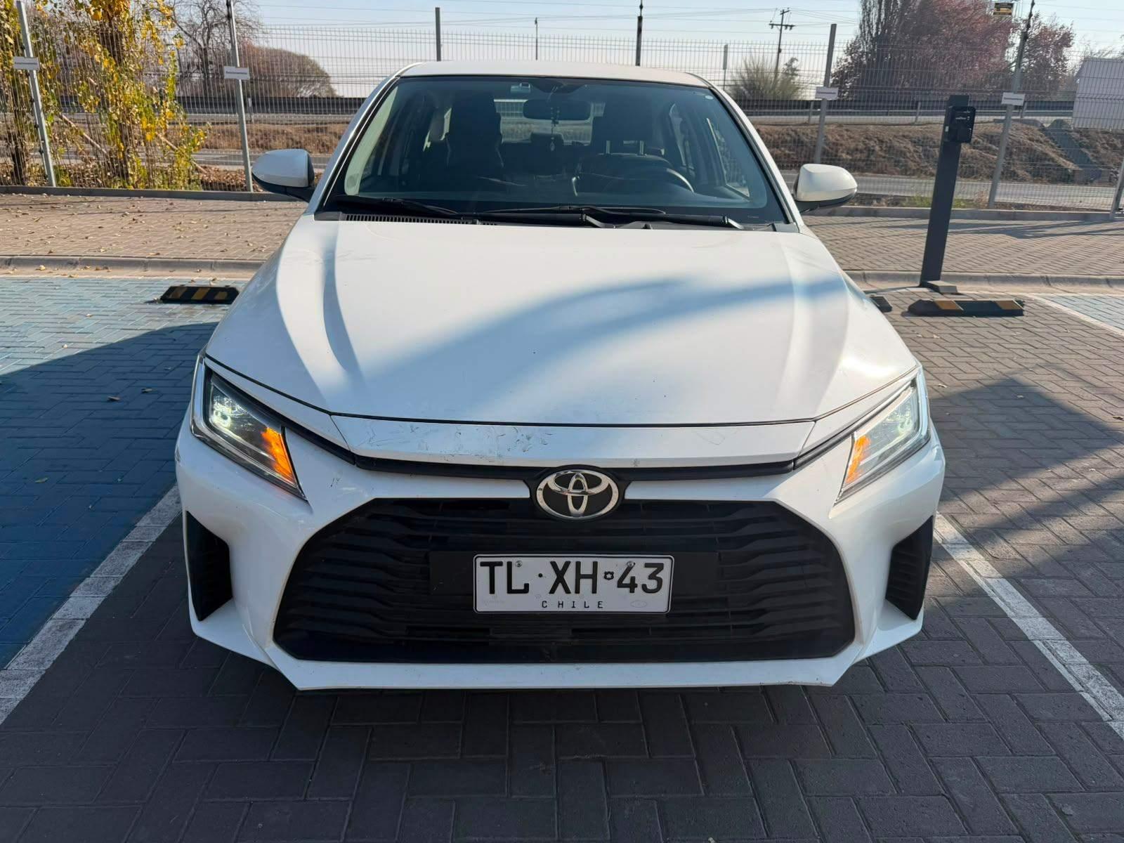 Automovil Toyota Yaris