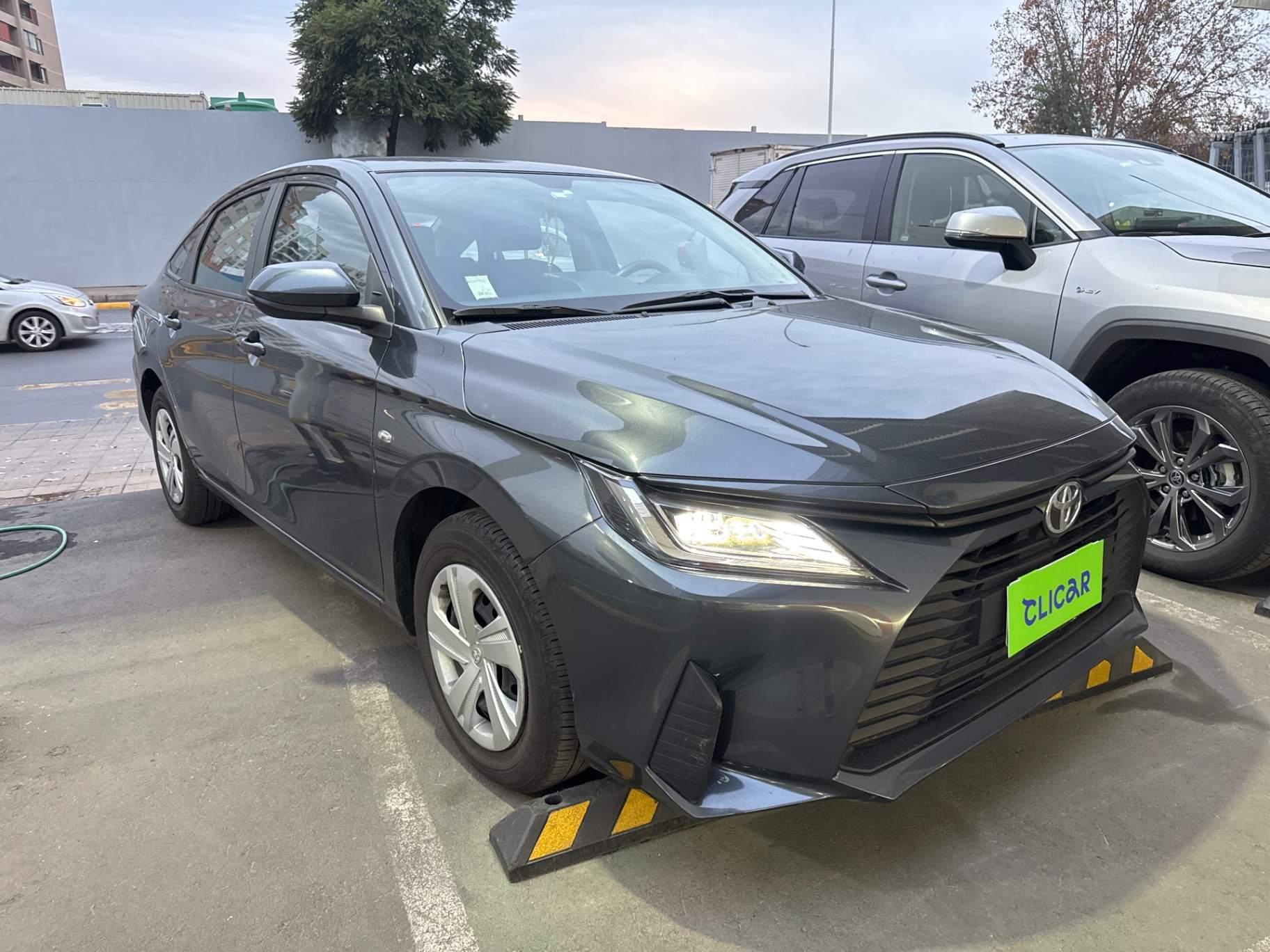 Automovil Toyota Yaris
