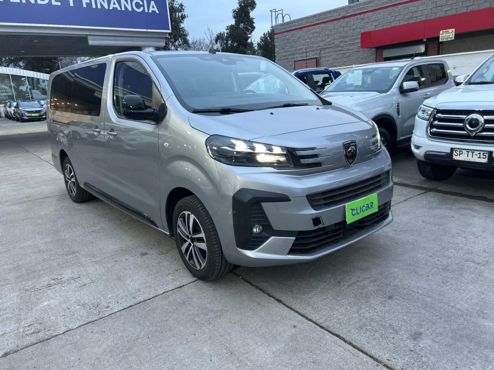 Minibus Peugeot Traveller