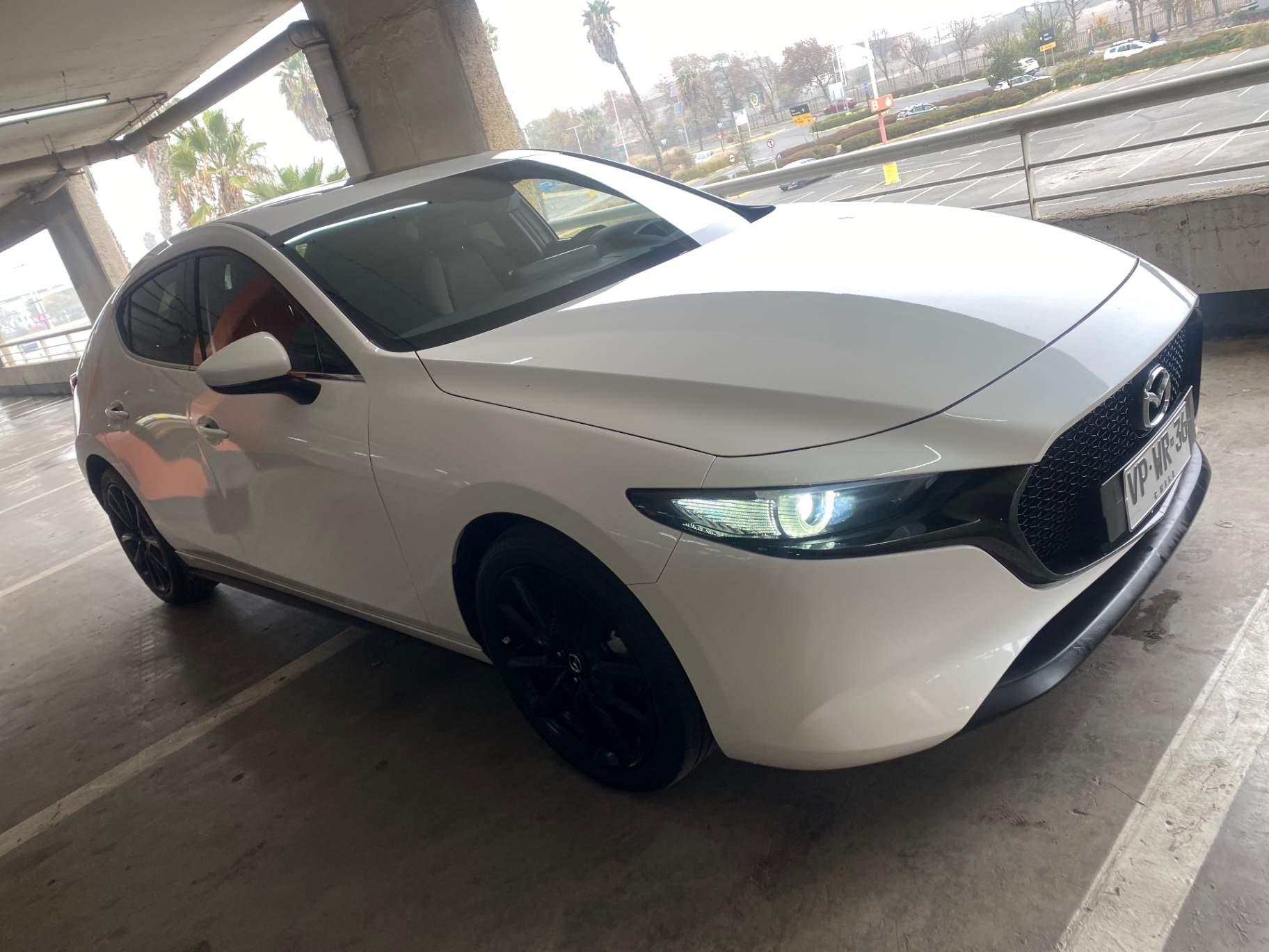 Automovil Mazda 3