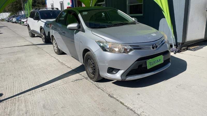 Automovil Toyota Yaris