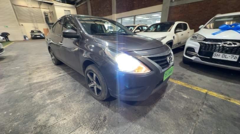 Automovil Nissan Versa