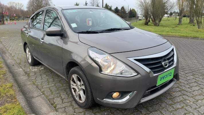 Automovil Nissan Versa