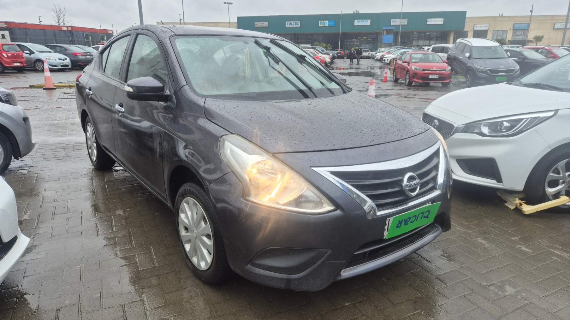 Automovil Nissan Versa