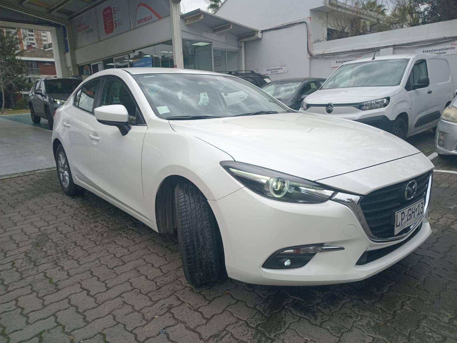 Automovil Mazda 3