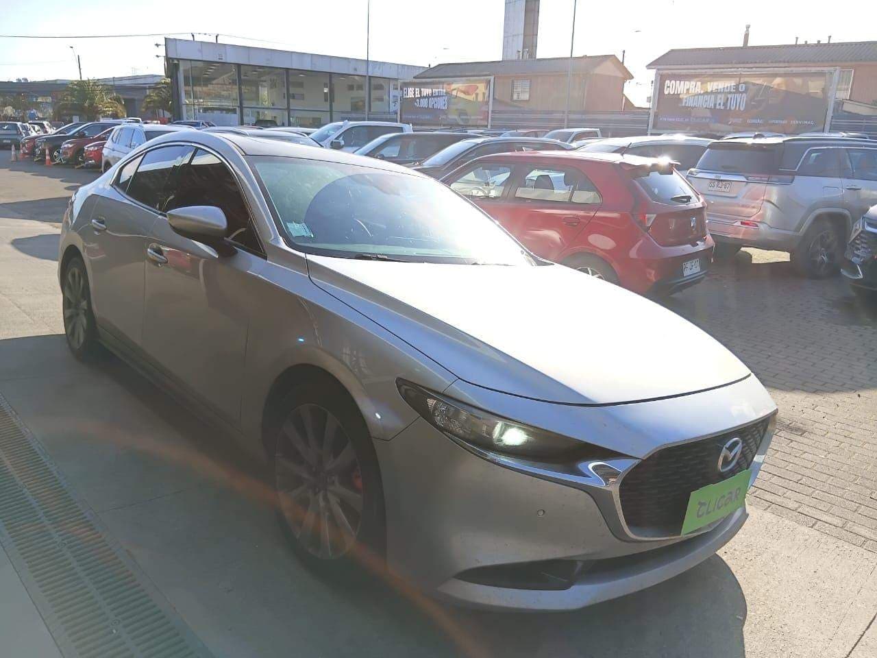 Automovil Mazda 3