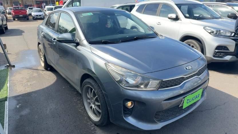 Automovil Kia Rio4