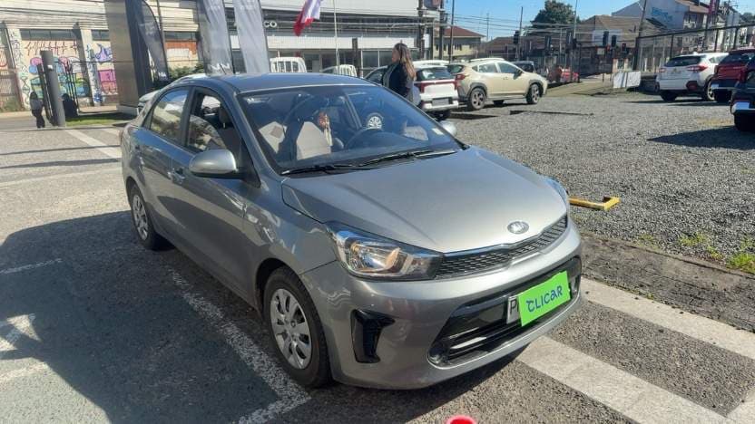 Automovil Kia Soluto