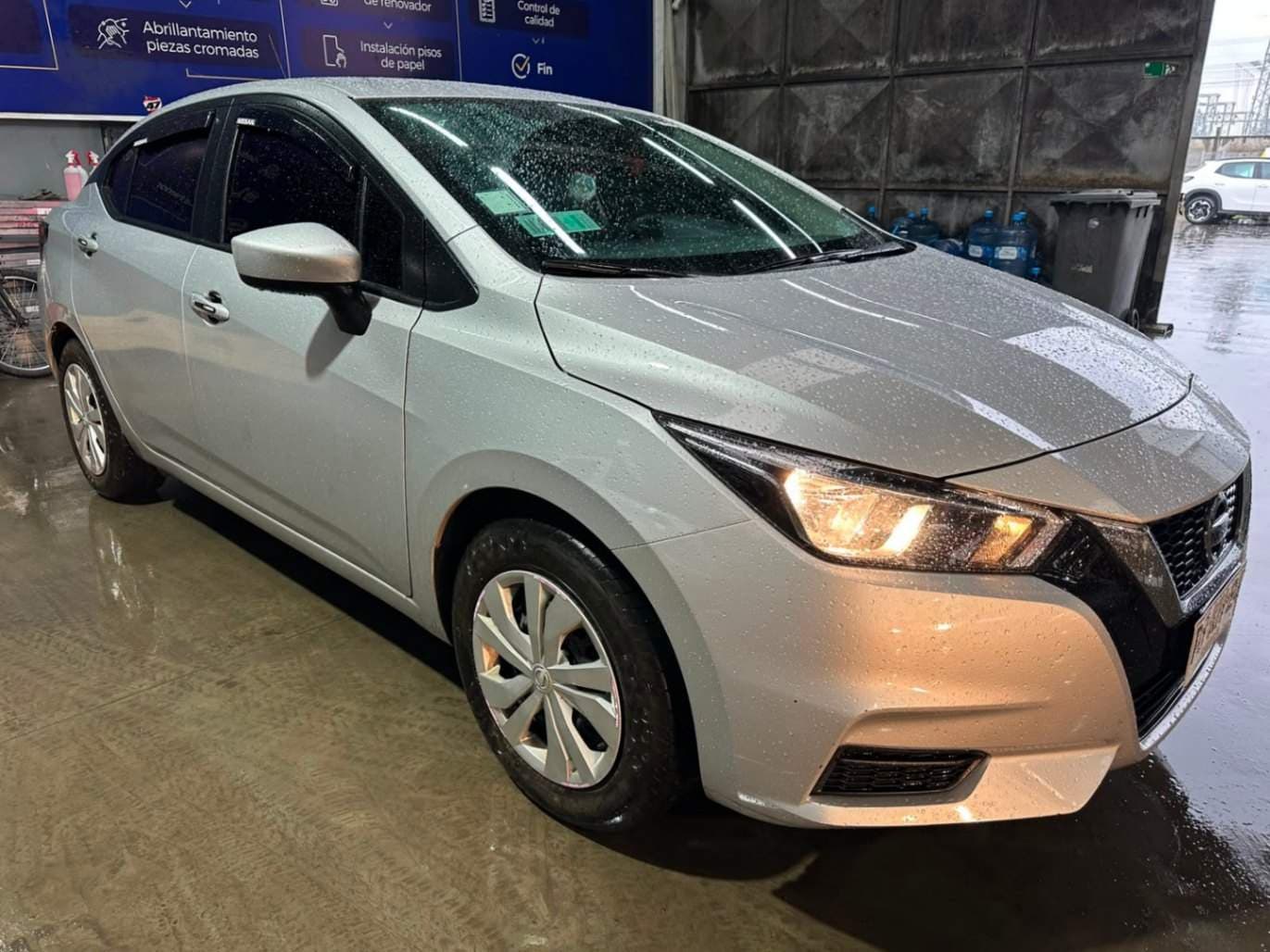 Automovil Nissan Versa