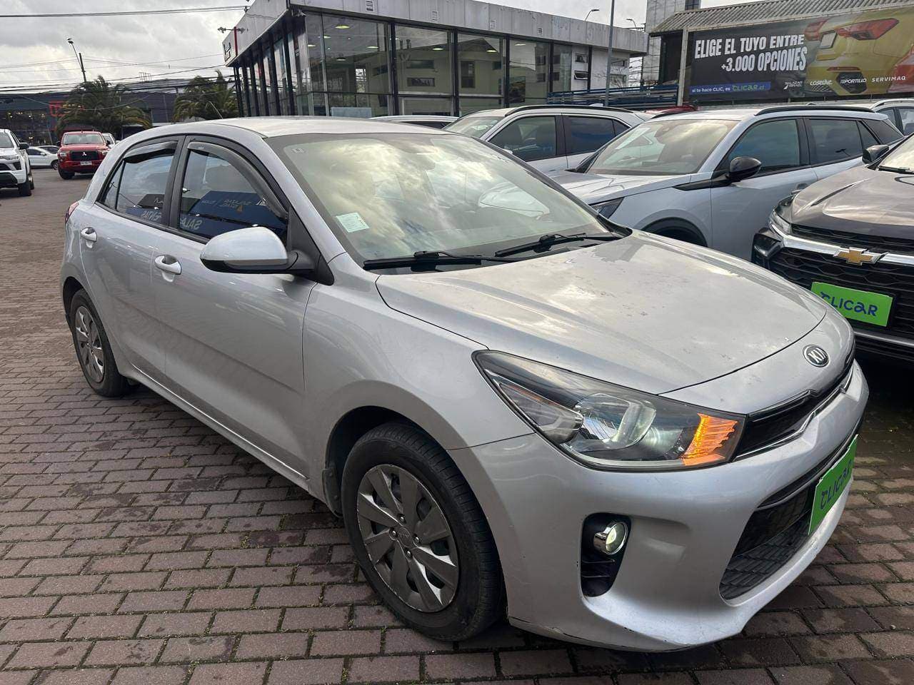 Automovil Kia Rio 5