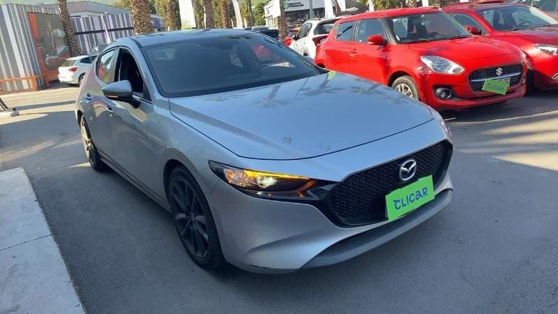 Automovil Mazda 3