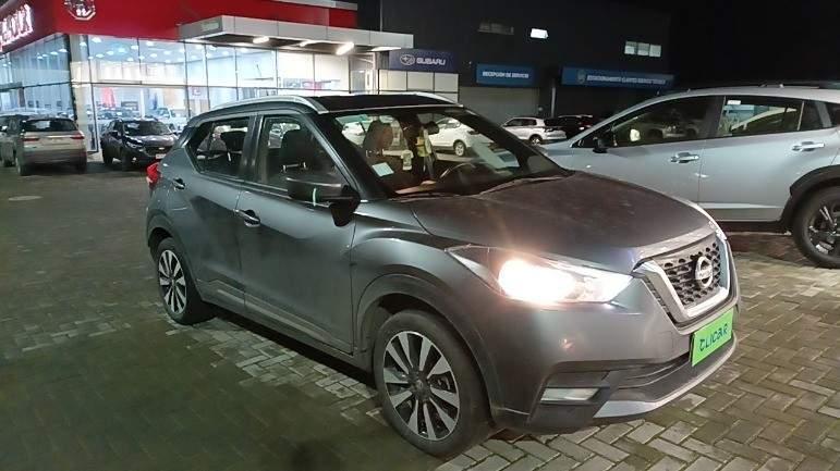 Hatchback Nissan Kicks