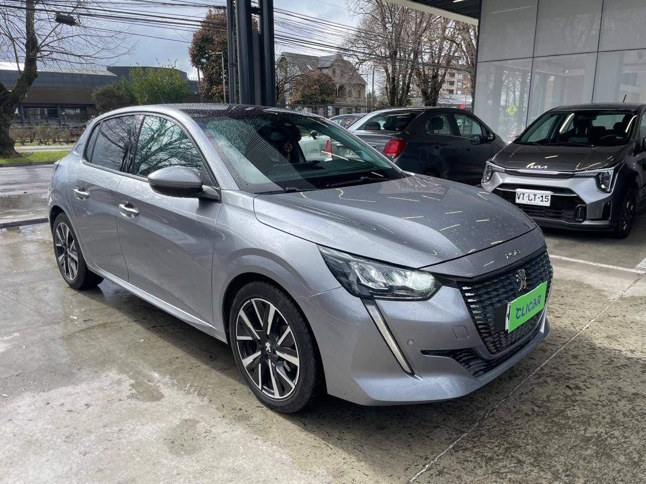 Automovil Peugeot 208