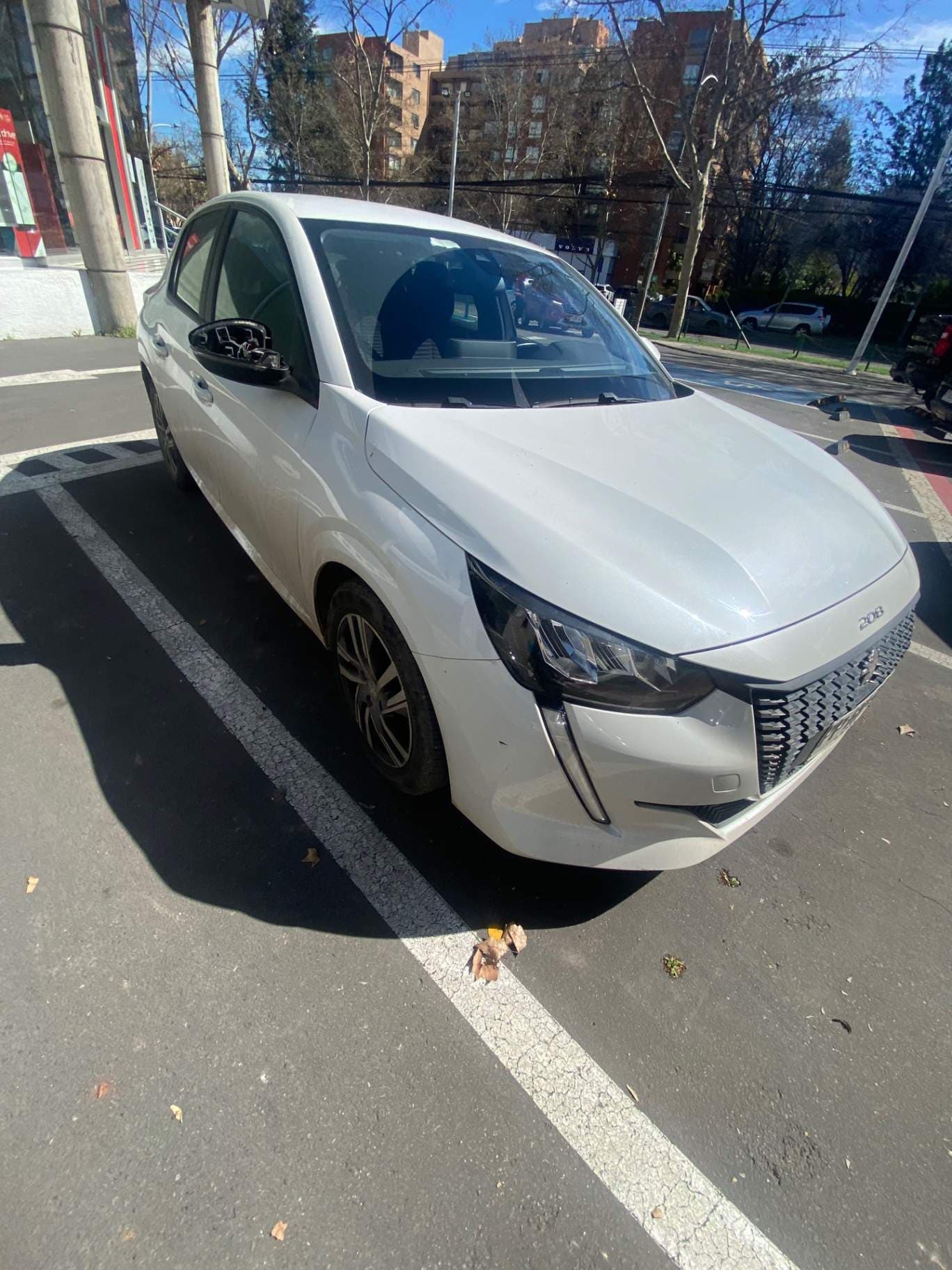 Automovil Peugeot 208