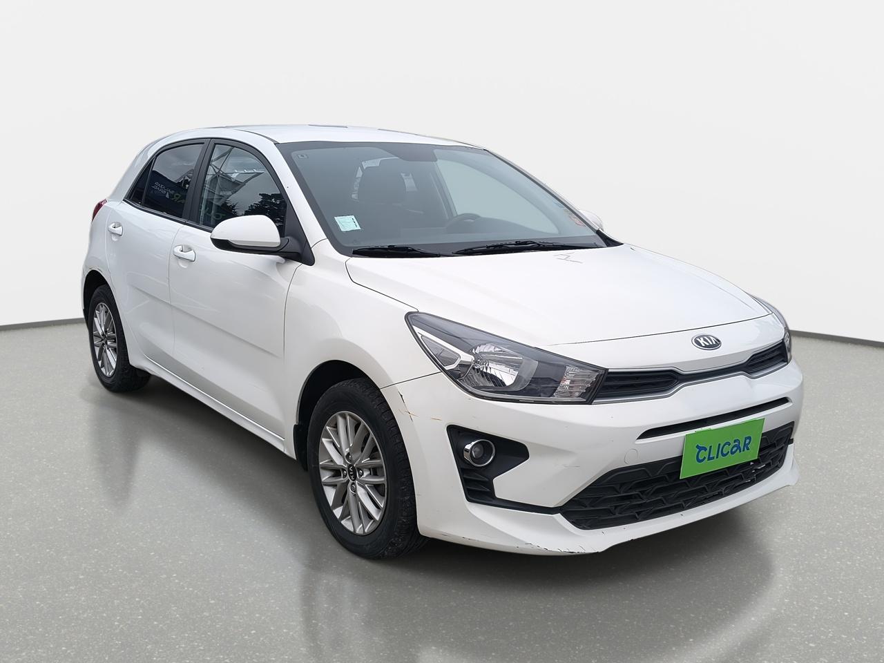Automovil Kia Rio 5