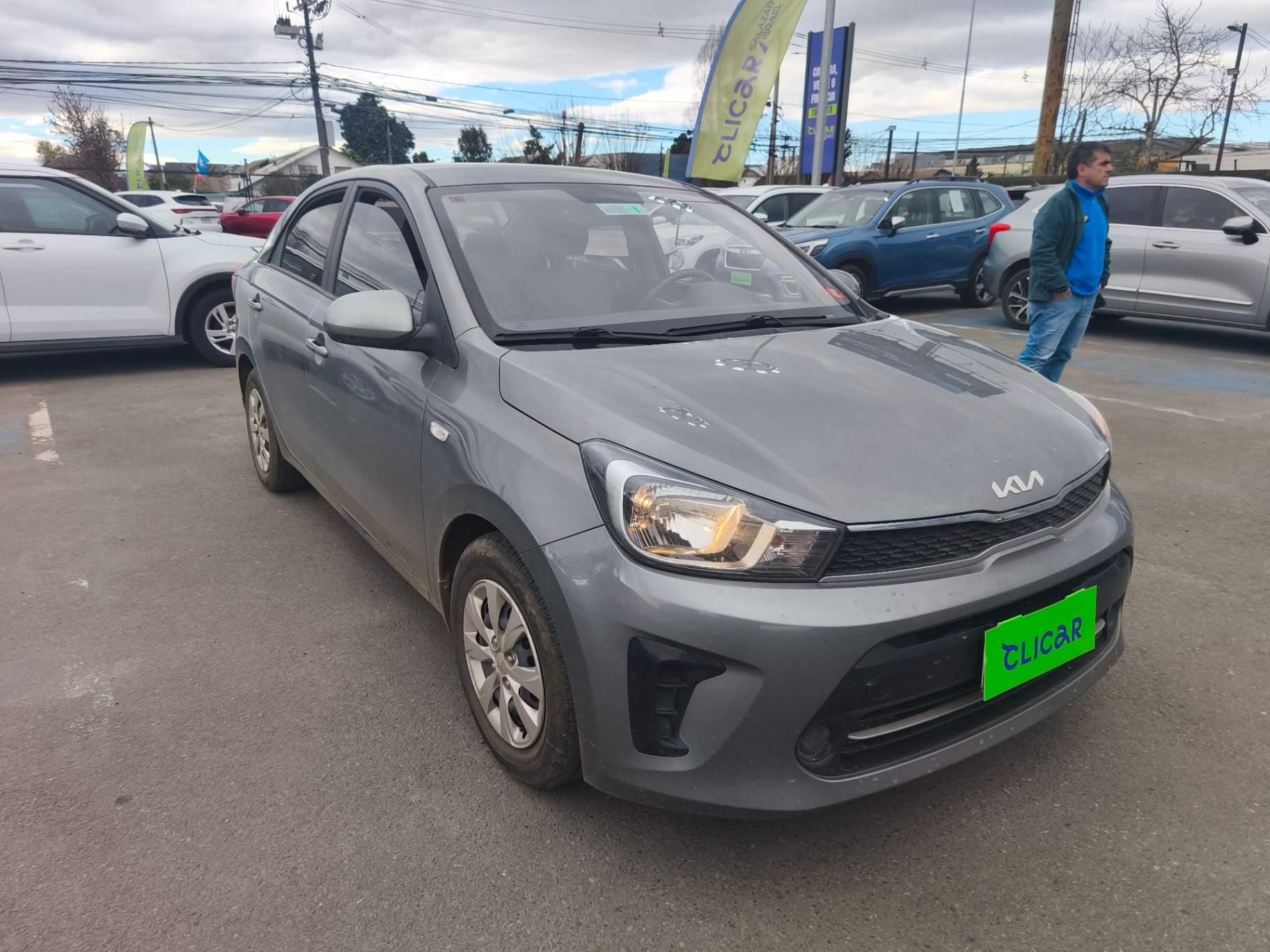 Automovil Kia Soluto