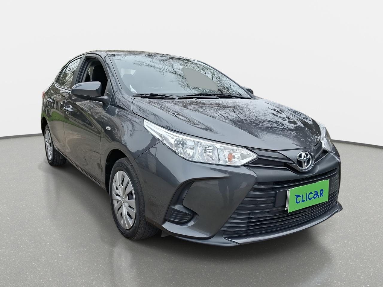 Sedan Toyota Yaris