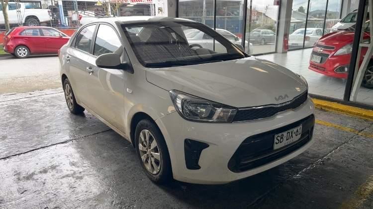 Automovil Kia Soluto