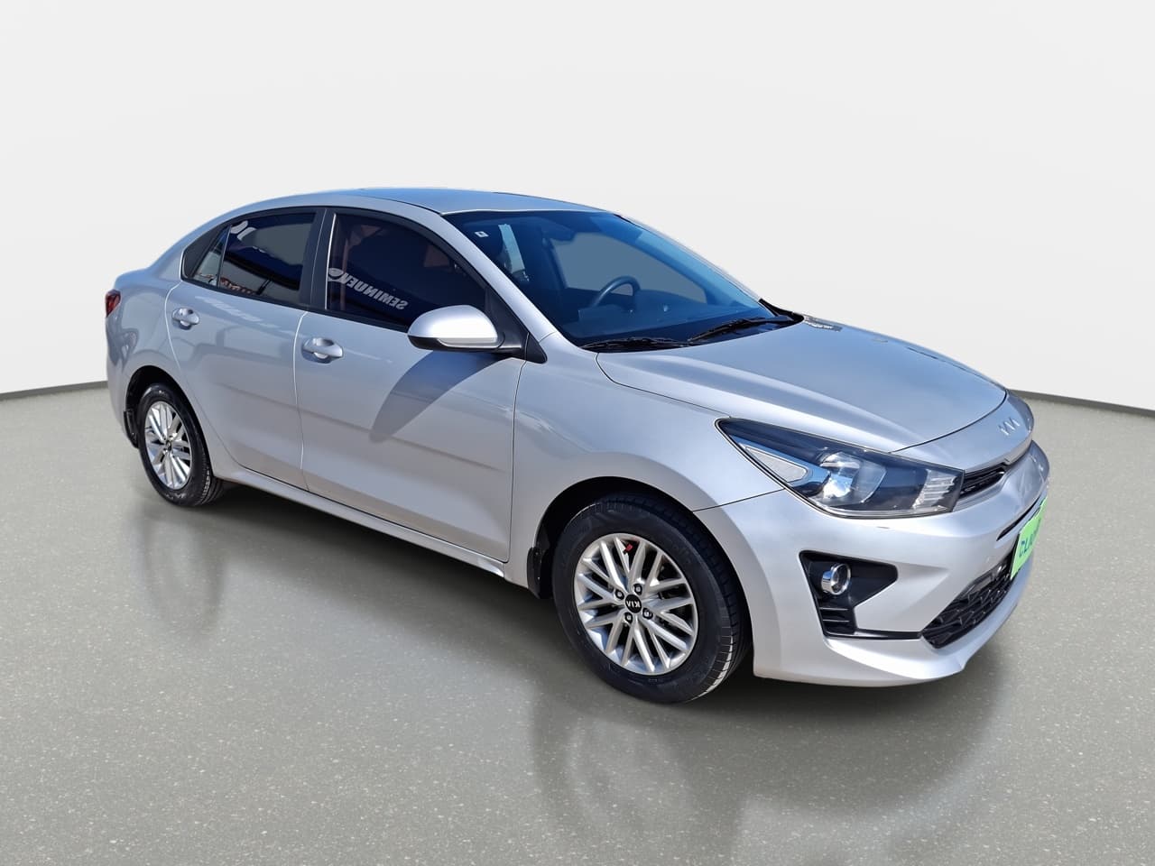 Automovil Kia Rio4
