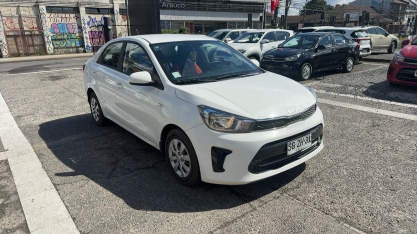 Automovil Kia Soluto