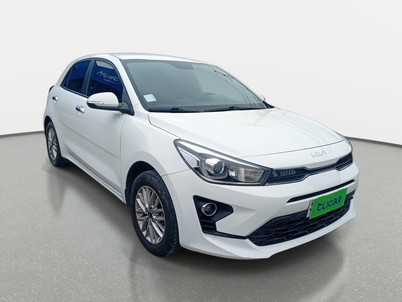 Automovil Kia Rio 5
