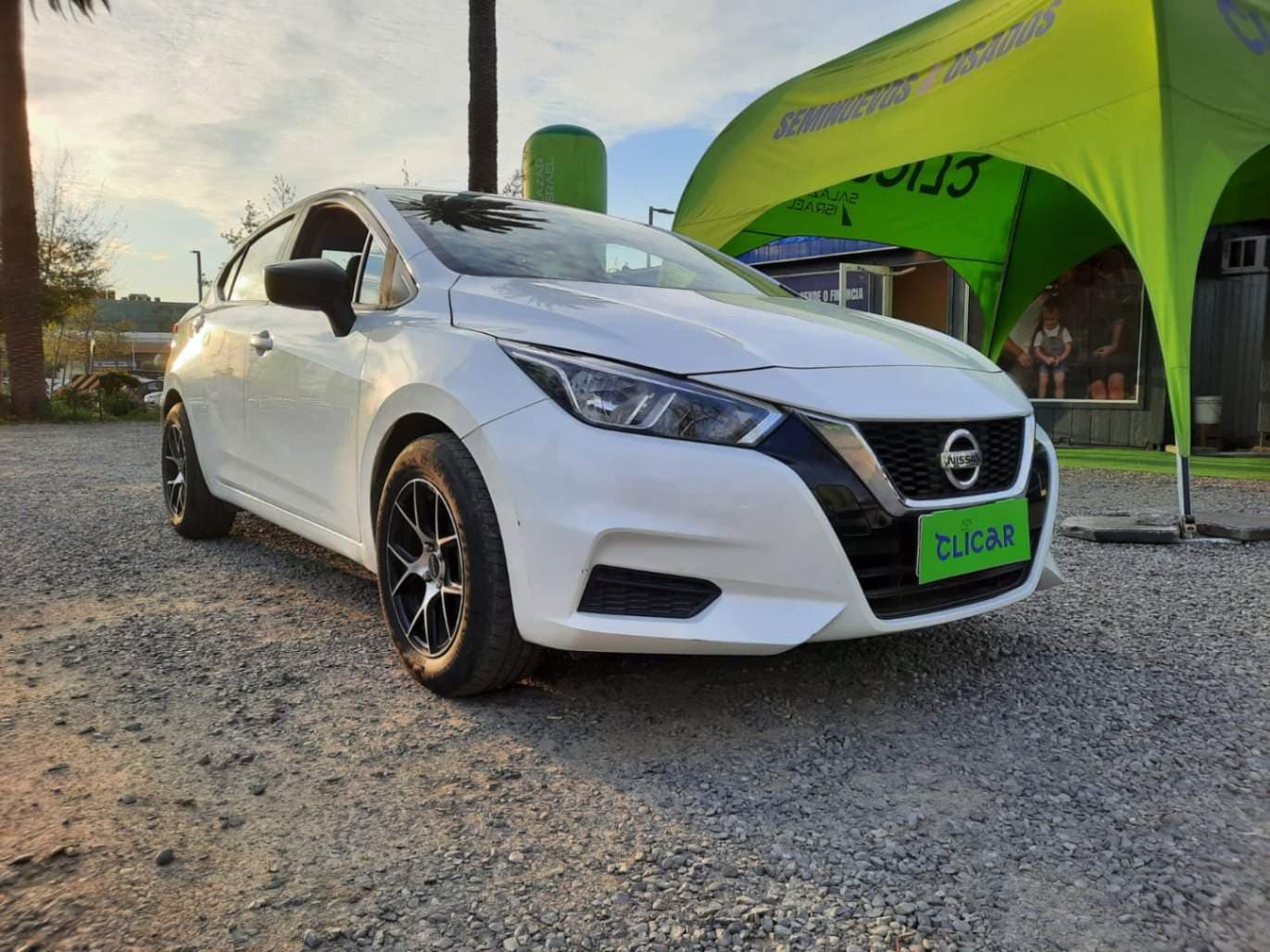 Automovil Nissan Versa