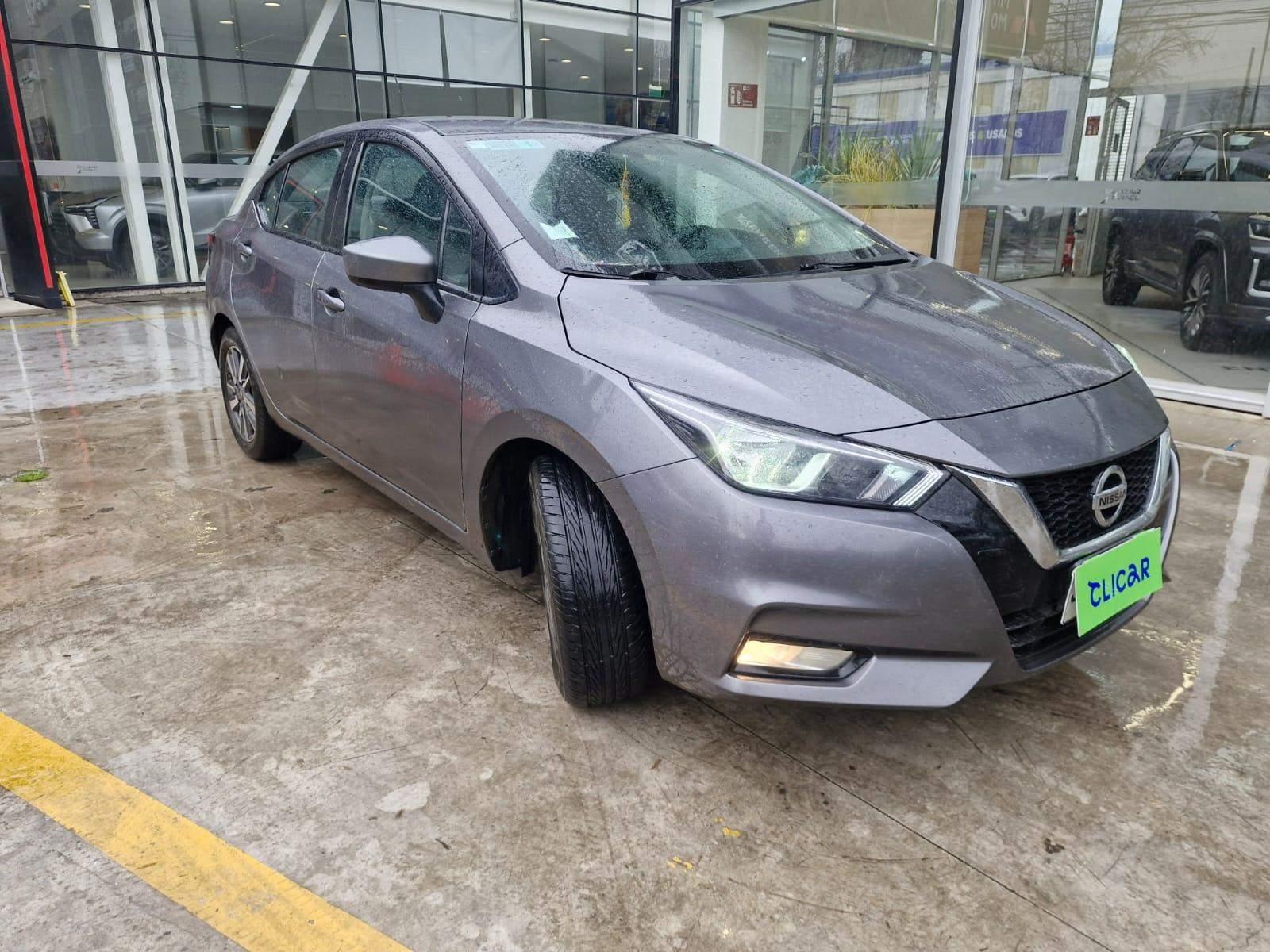 Automovil Nissan Versa