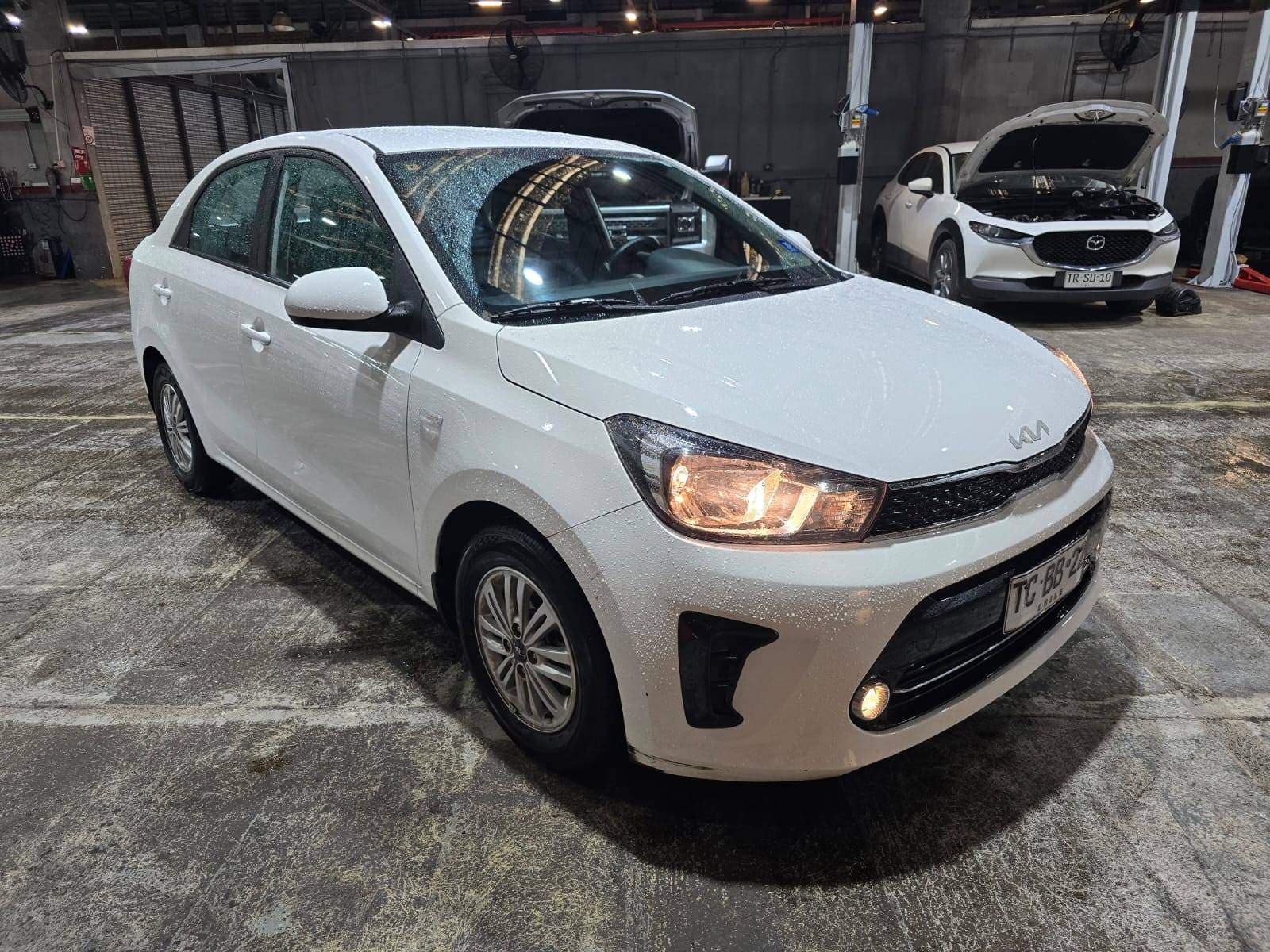 Automovil Kia Soluto