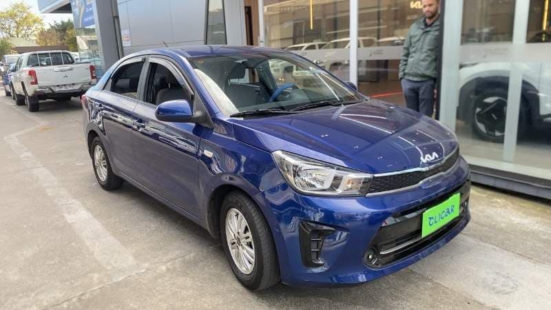 Automovil Kia Soluto