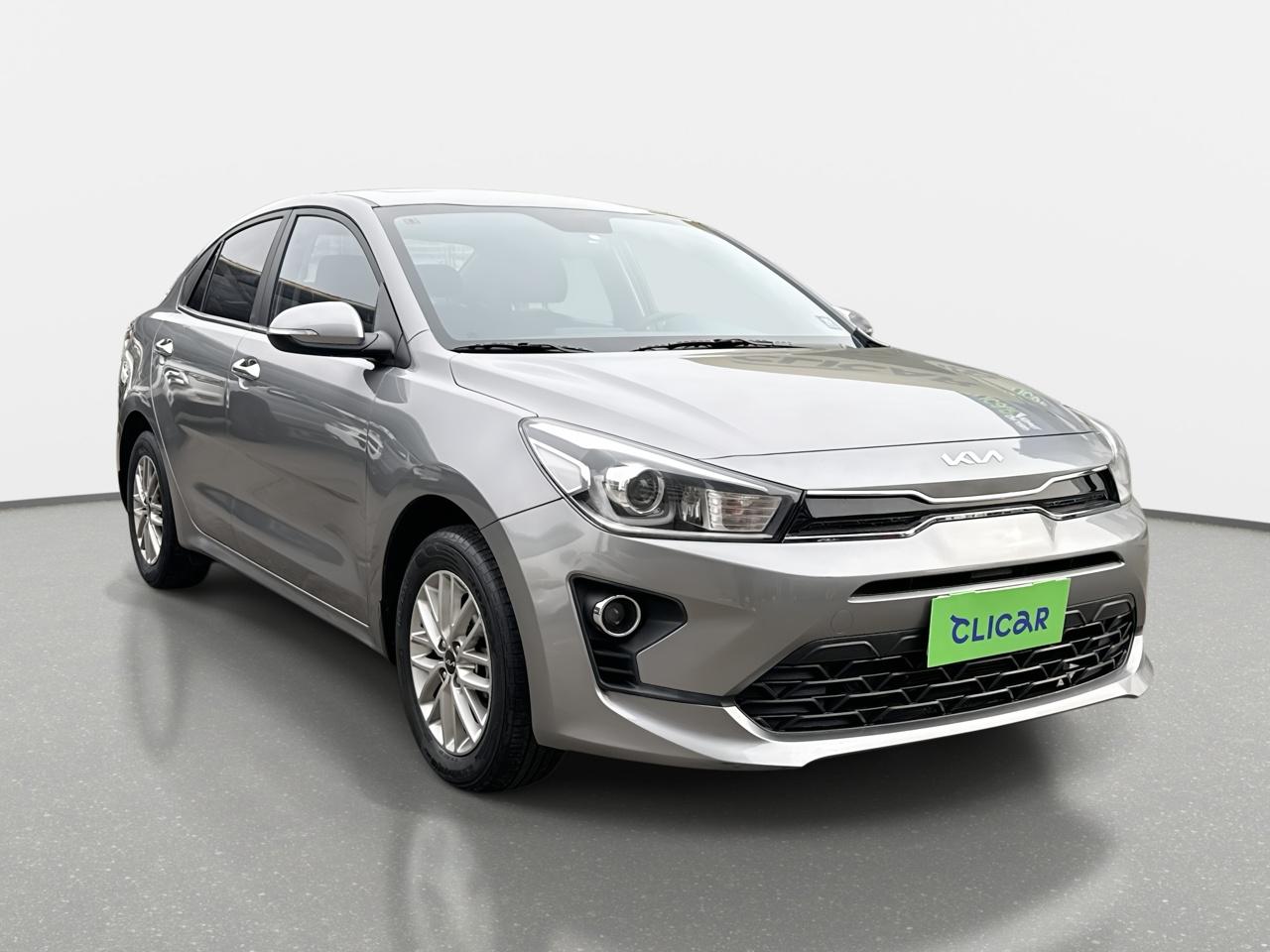 Automovil Kia Rio4