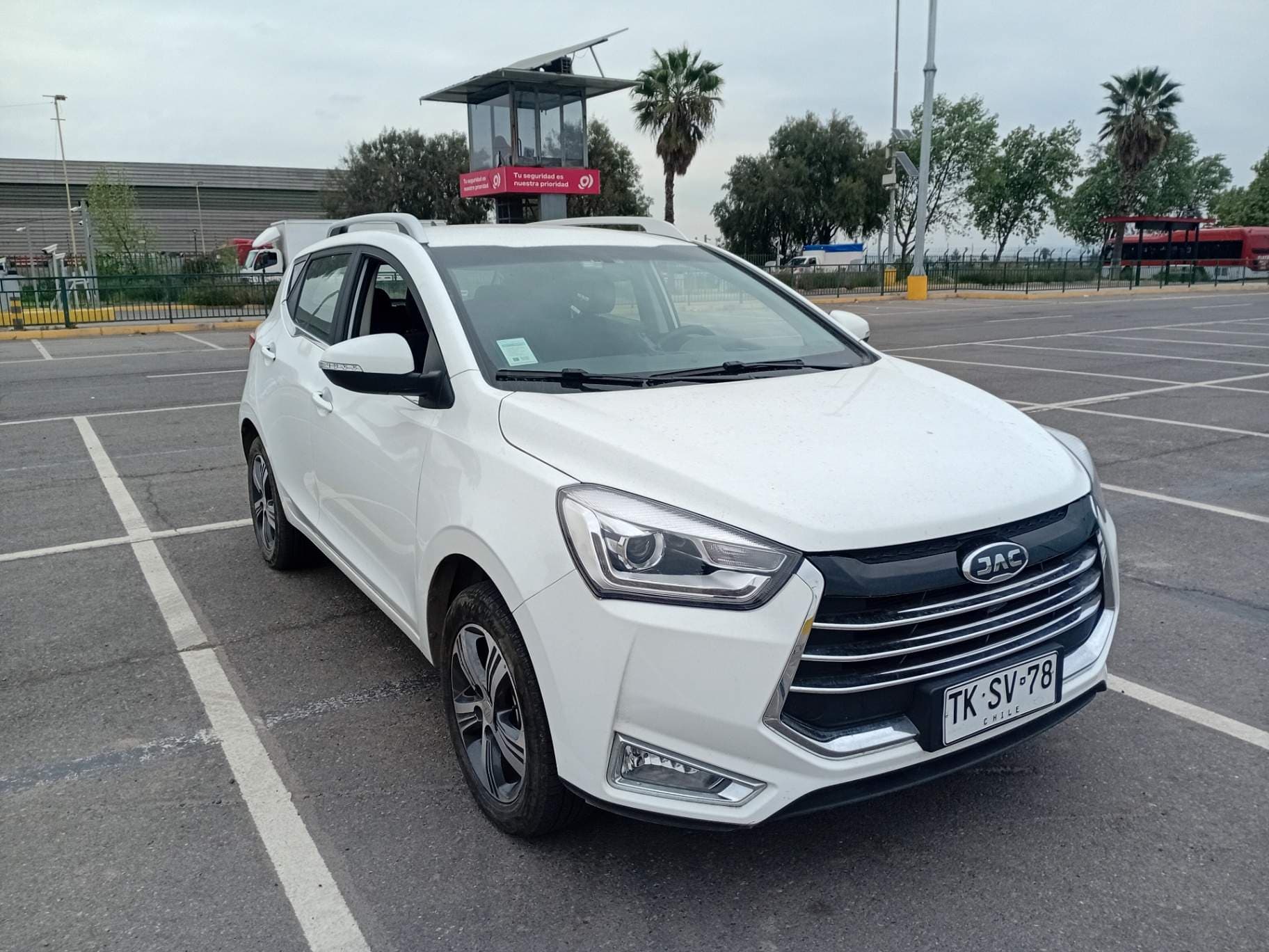 Hatchback Jac Js2