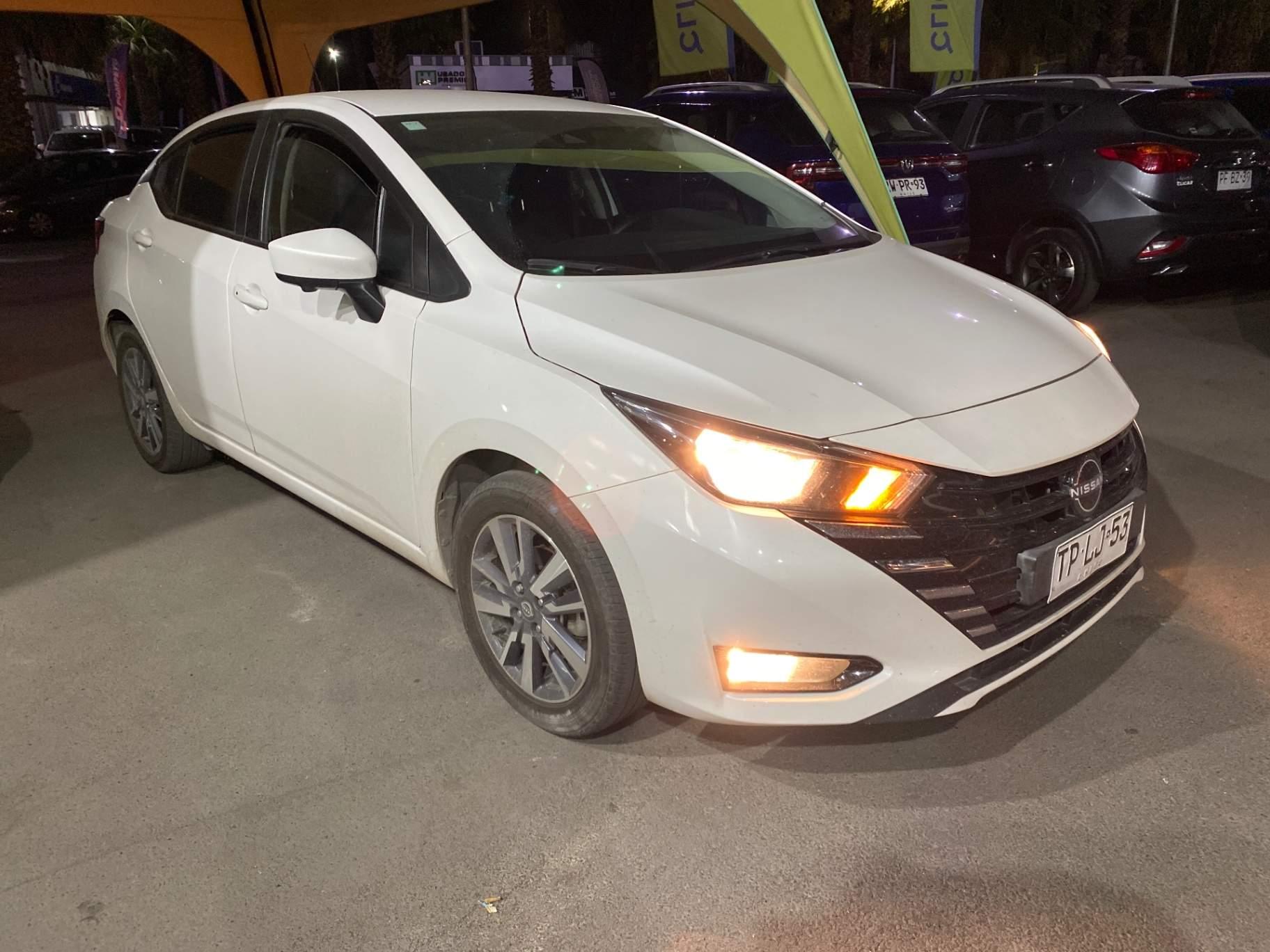 Automovil Nissan Versa