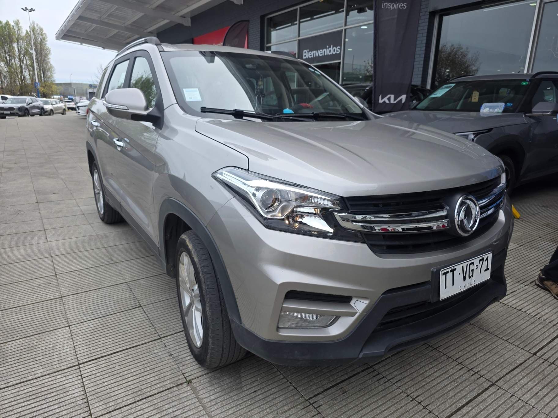 Suv Dfsk 560