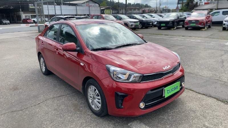 Automovil Kia Soluto