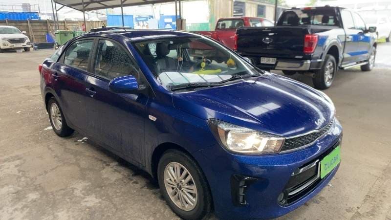 Automovil Kia Soluto