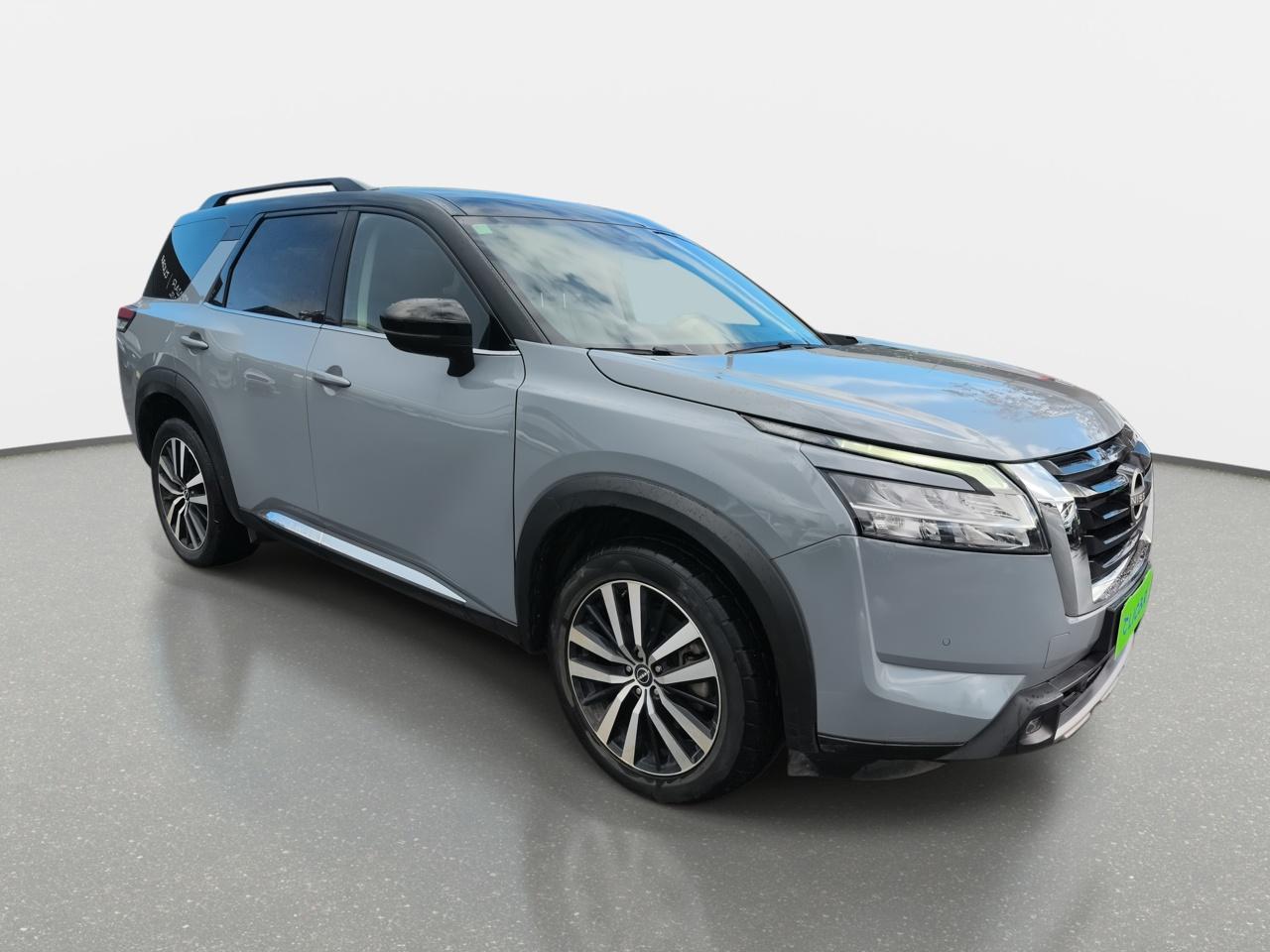 Station Wagon Nissan Pathfinder