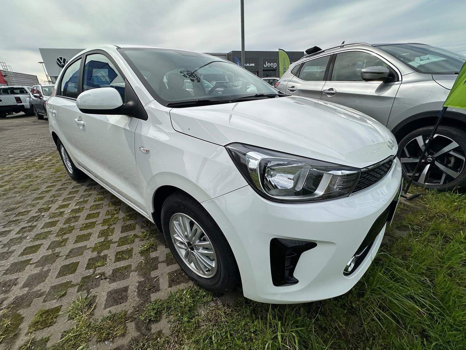 Automovil Kia Soluto