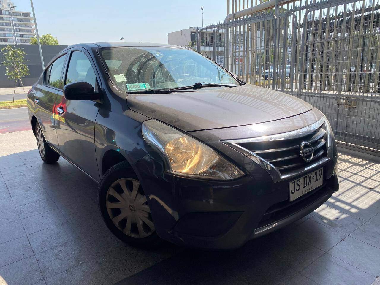 Automovil Nissan Versa