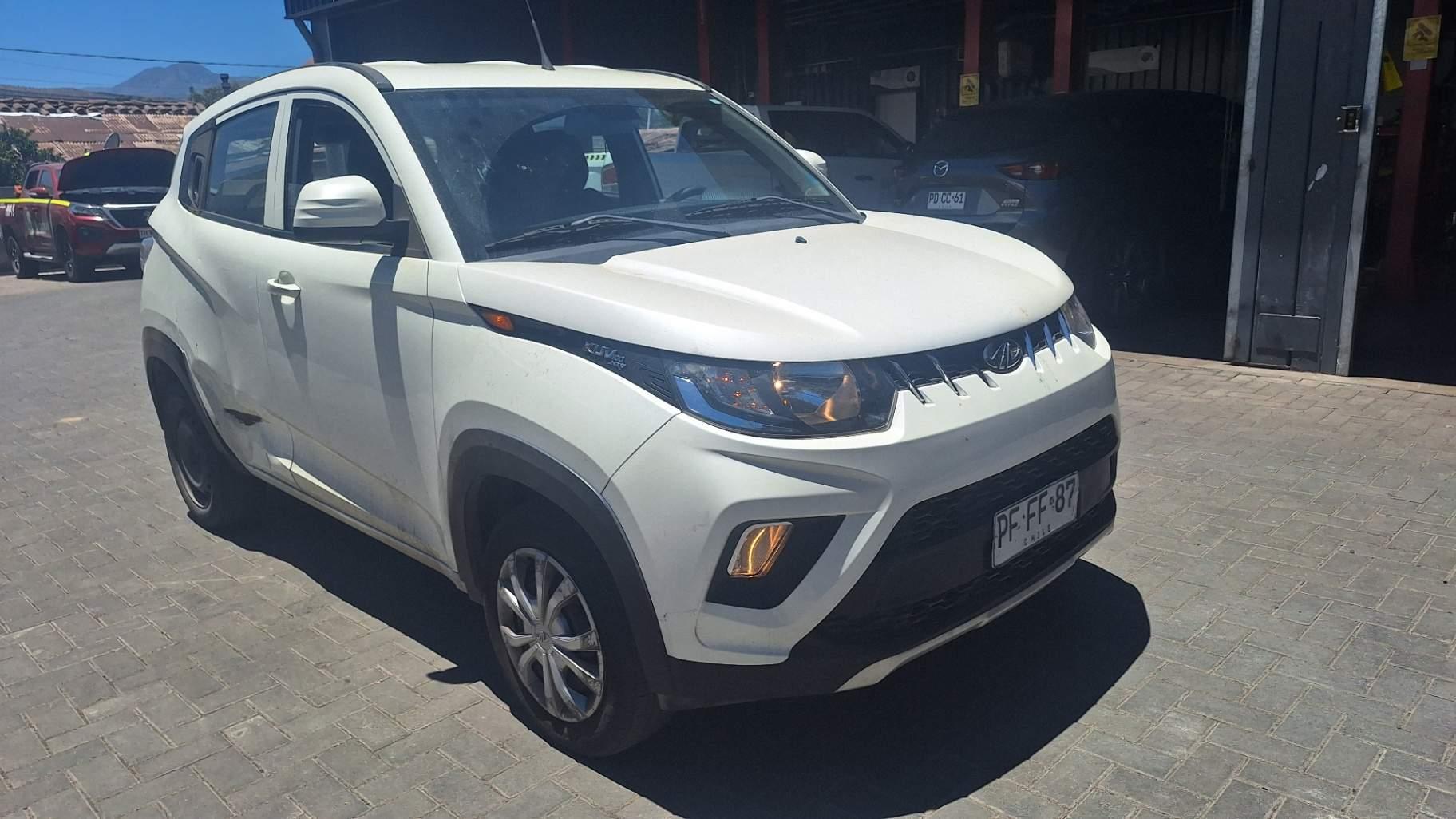 Automovil Mahindra Kuv100